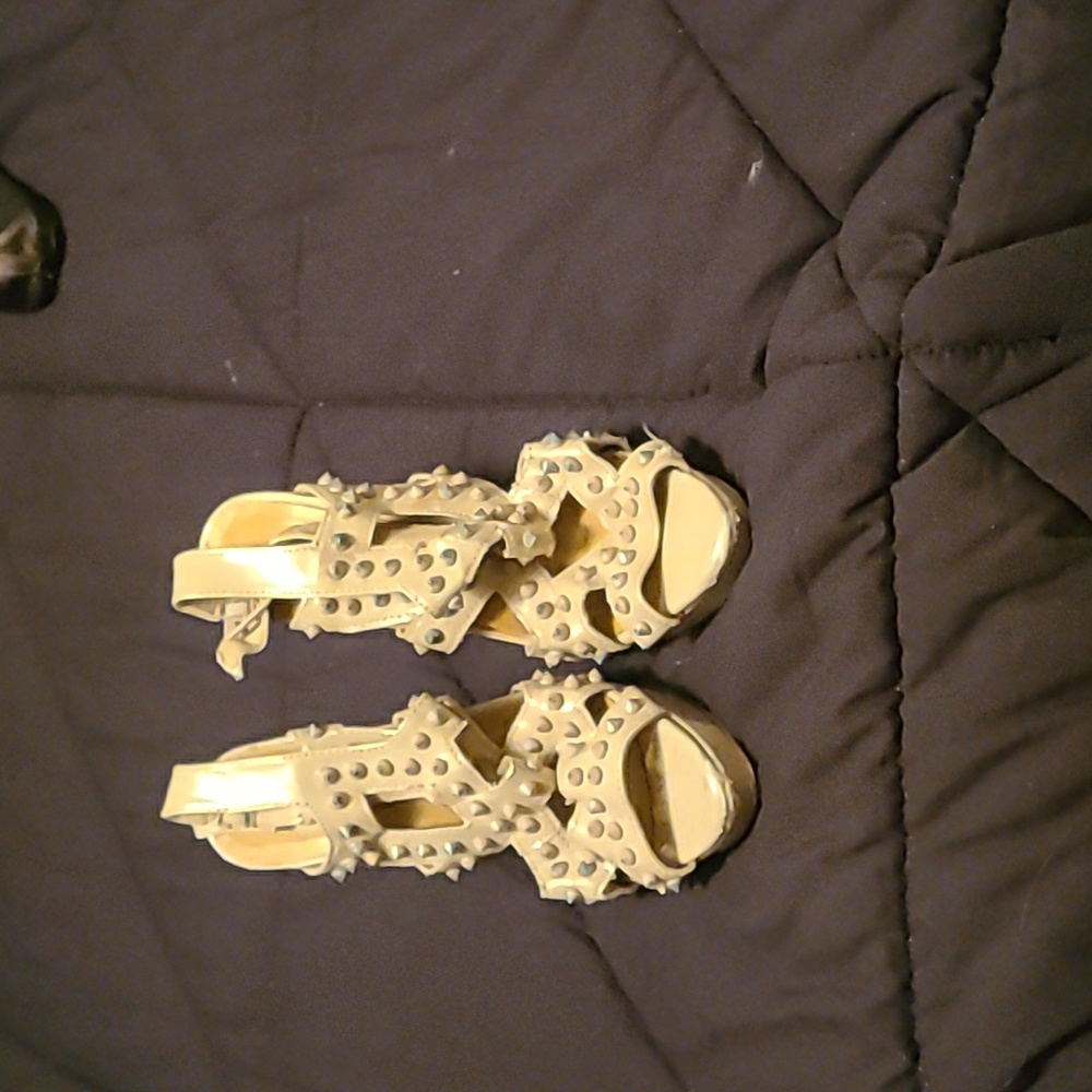 Rue21, size 6/7, beige heel